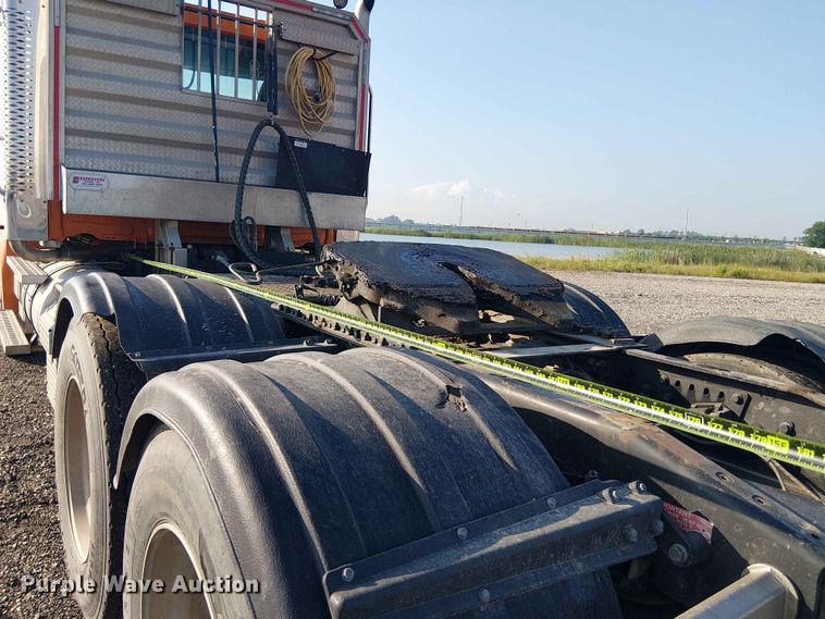 image for item YA3574 2022 Western Star 4900 semi truck