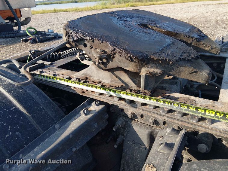 image for item YA3574 2022 Western Star 4900 semi truck