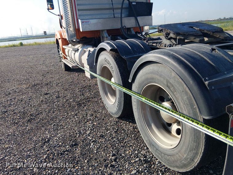 image for item YA3574 2022 Western Star 4900 semi truck