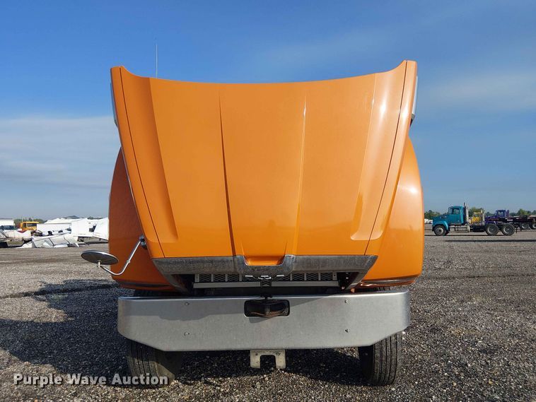 image for item YA3574 2022 Western Star 4900 semi truck