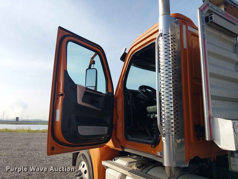 image for item YA3574 2022 Western Star 4900 semi truck