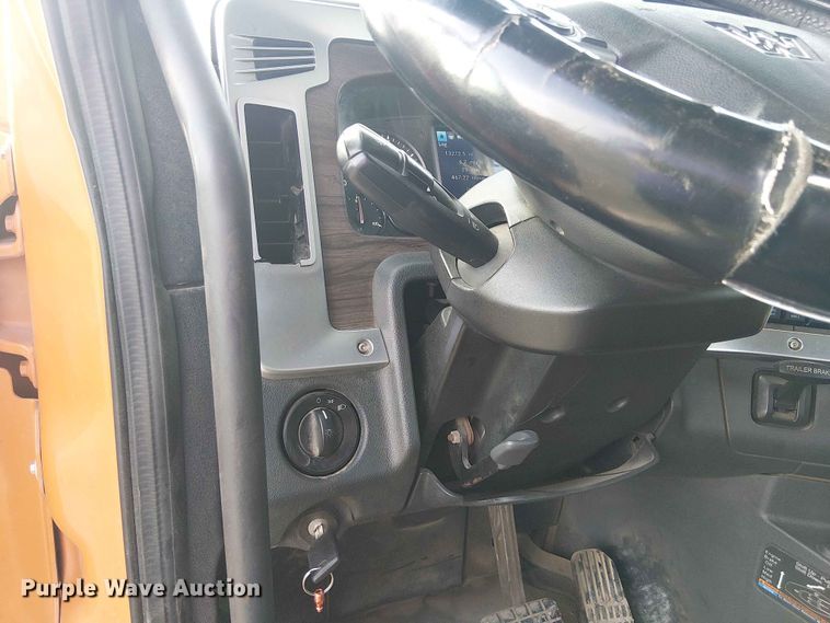 image for item YA3574 2022 Western Star 4900 semi truck