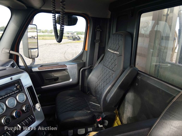 image for item YA3574 2022 Western Star 4900 semi truck