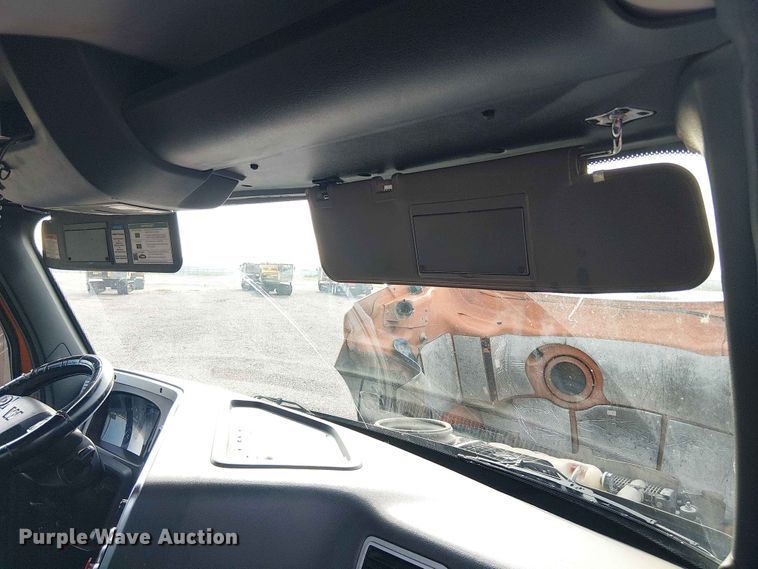 image for item YA3574 2022 Western Star 4900 semi truck