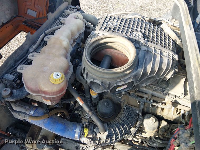 image for item YA3574 2022 Western Star 4900 semi truck
