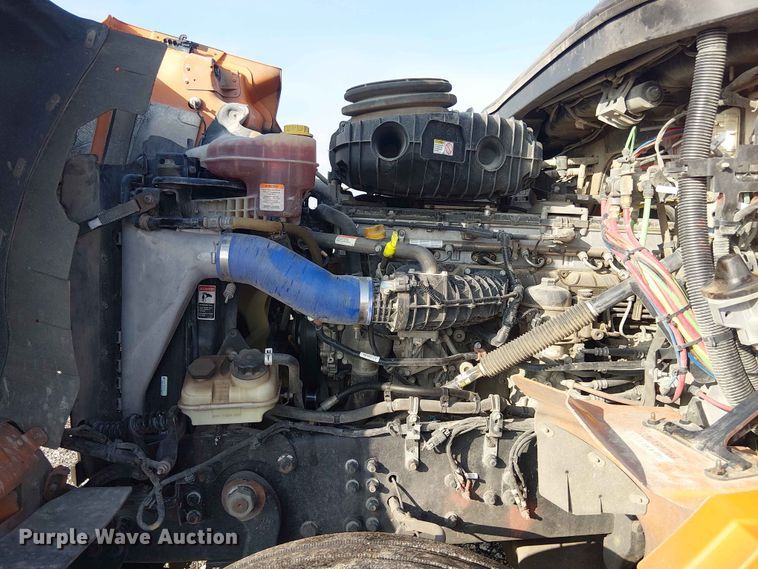 image for item YA3574 2022 Western Star 4900 semi truck