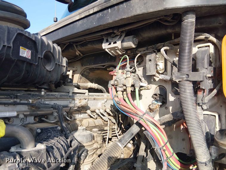 image for item YA3574 2022 Western Star 4900 semi truck