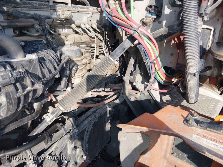 image for item YA3574 2022 Western Star 4900 semi truck
