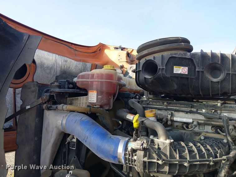 image for item YA3574 2022 Western Star 4900 semi truck