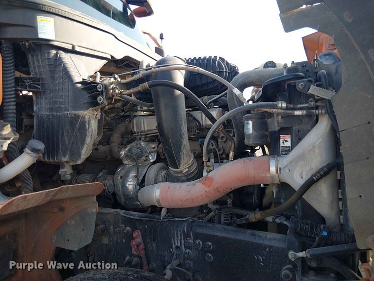 image for item YA3574 2022 Western Star 4900 semi truck
