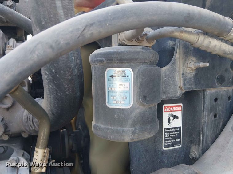 image for item YA3574 2022 Western Star 4900 semi truck