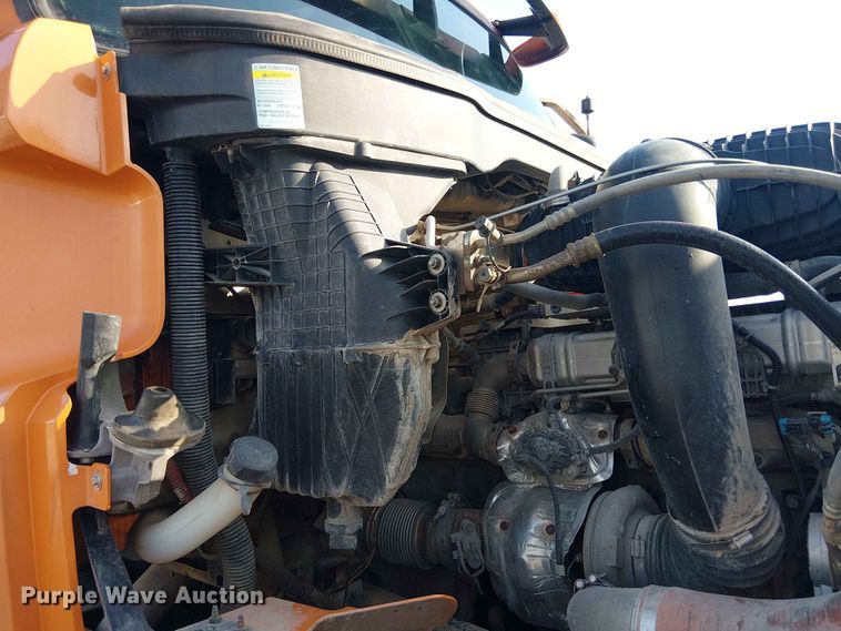 image for item YA3574 2022 Western Star 4900 semi truck