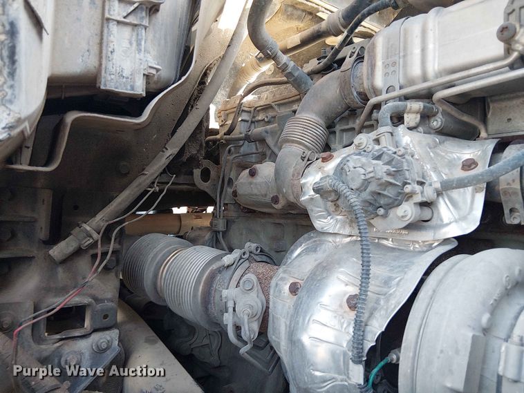image for item YA3574 2022 Western Star 4900 semi truck