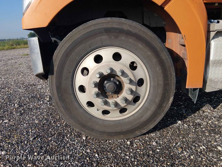 image for item YA3574 2022 Western Star 4900 semi truck