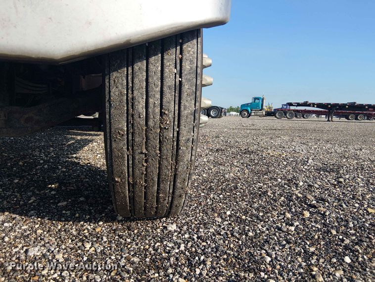 image for item YA3574 2022 Western Star 4900 semi truck