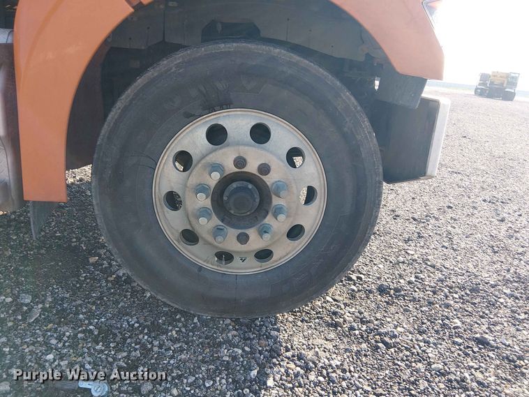 image for item YA3574 2022 Western Star 4900 semi truck