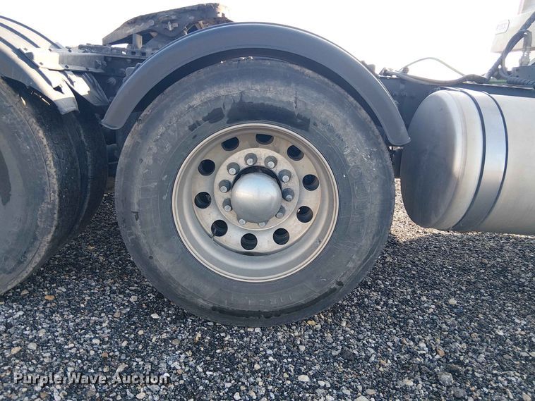 image for item YA3574 2022 Western Star 4900 semi truck