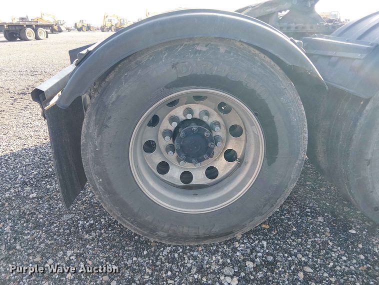 image for item YA3574 2022 Western Star 4900 semi truck
