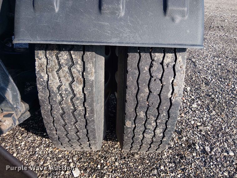 image for item YA3574 2022 Western Star 4900 semi truck