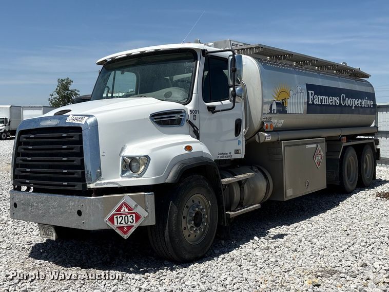 image for item YA3627 2017 Freightliner 114SD fuel truck