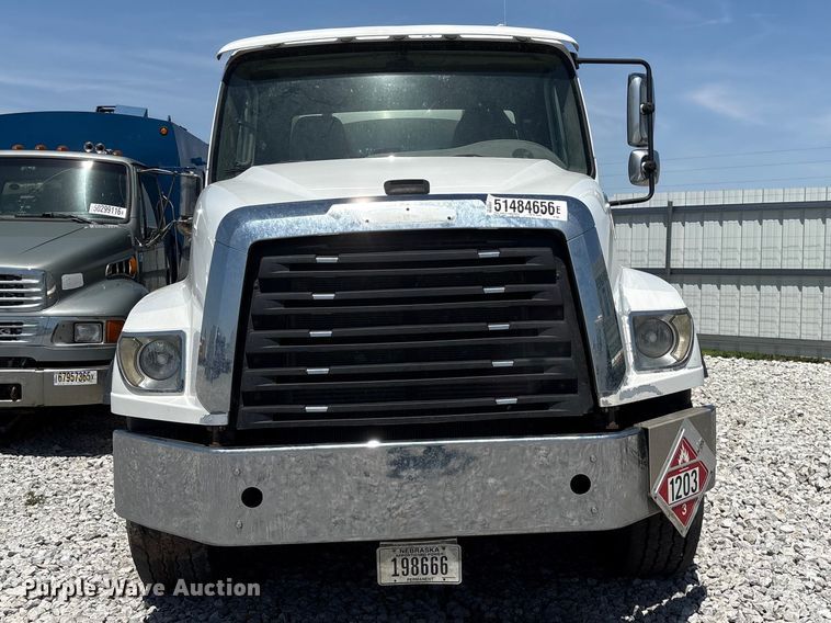 image for item YA3627 2017 Freightliner 114SD fuel truck