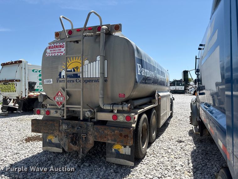 image for item YA3627 2017 Freightliner 114SD fuel truck