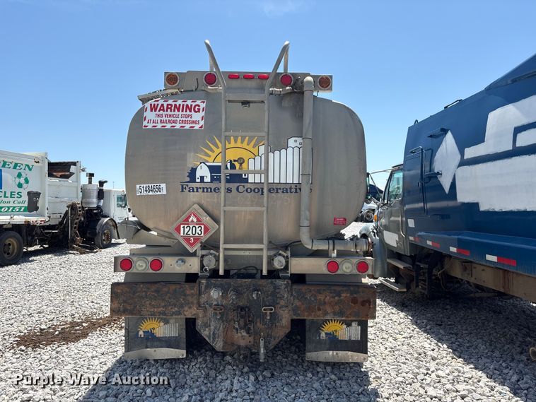 image for item YA3627 2017 Freightliner 114SD fuel truck