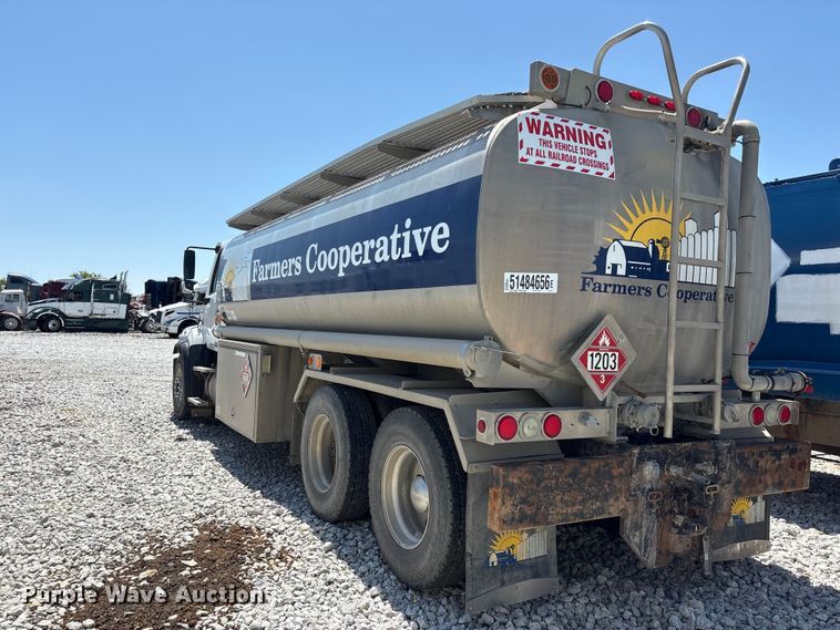 image for item YA3627 2017 Freightliner 114SD fuel truck