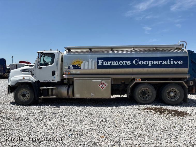 image for item YA3627 2017 Freightliner 114SD fuel truck