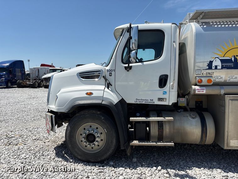 image for item YA3627 2017 Freightliner 114SD fuel truck