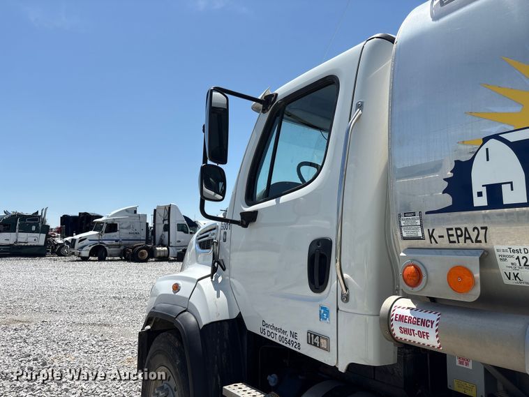 image for item YA3627 2017 Freightliner 114SD fuel truck