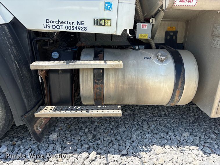 image for item YA3627 2017 Freightliner 114SD fuel truck