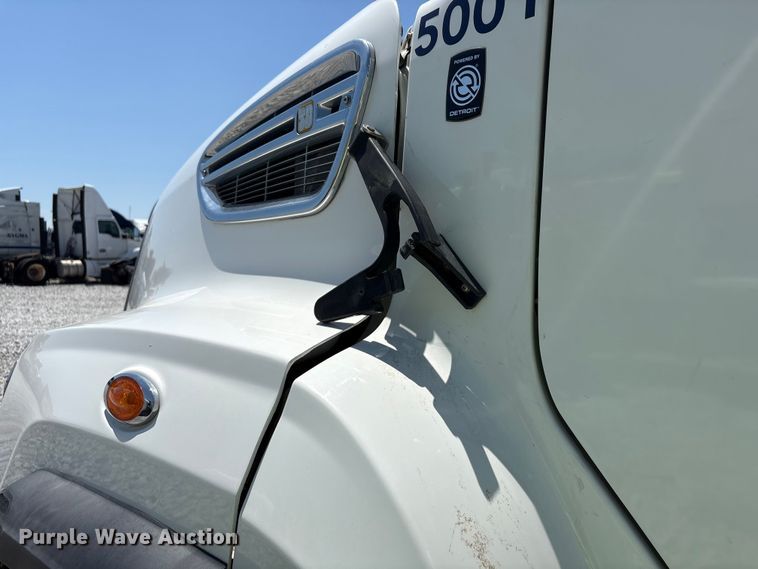 image for item YA3627 2017 Freightliner 114SD fuel truck