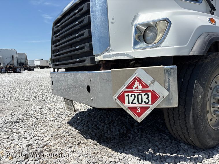image for item YA3627 2017 Freightliner 114SD fuel truck