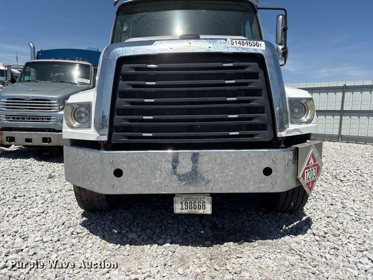 image for item YA3627 2017 Freightliner 114SD fuel truck