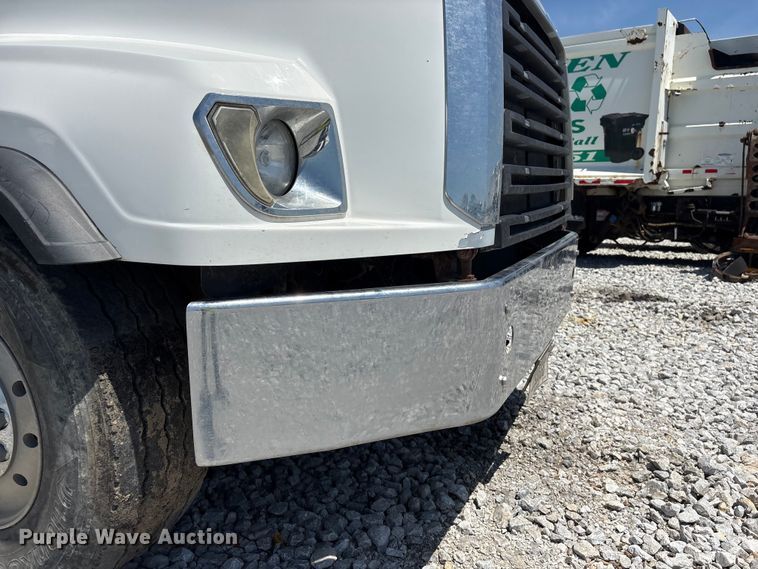 image for item YA3627 2017 Freightliner 114SD fuel truck