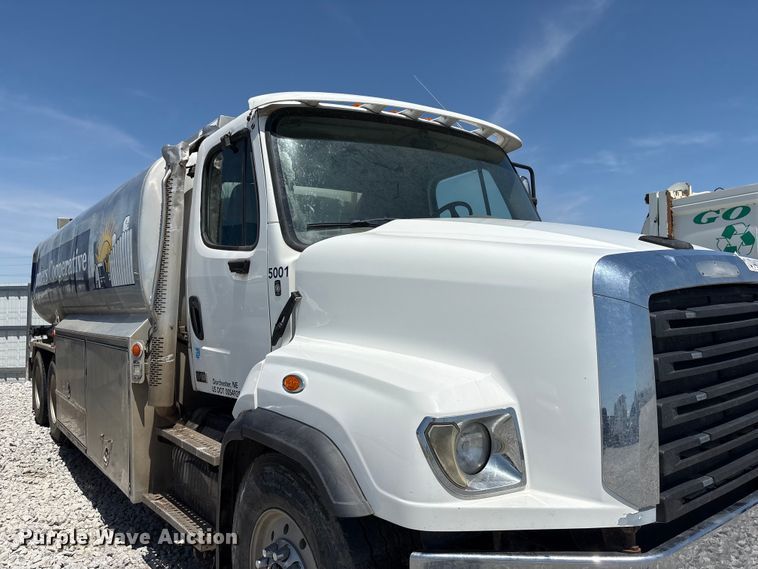 image for item YA3627 2017 Freightliner 114SD fuel truck