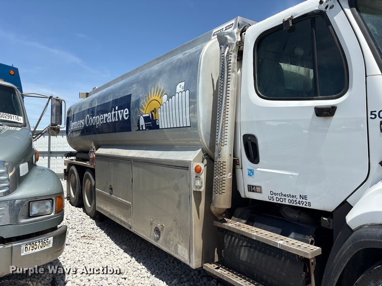 image for item YA3627 2017 Freightliner 114SD fuel truck