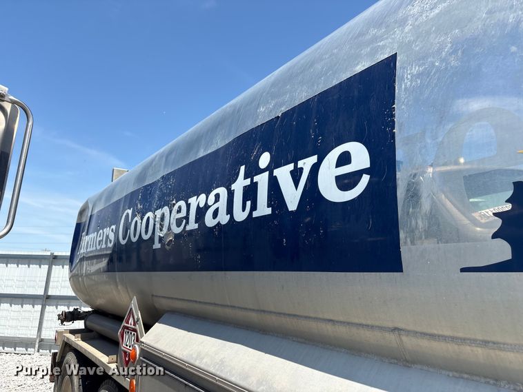 image for item YA3627 2017 Freightliner 114SD fuel truck