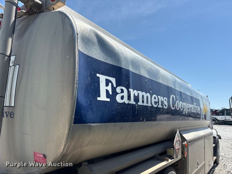 image for item YA3627 2017 Freightliner 114SD fuel truck