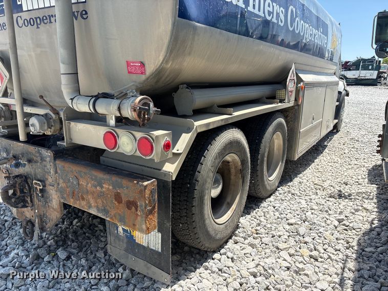image for item YA3627 2017 Freightliner 114SD fuel truck