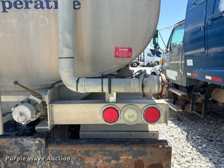 image for item YA3627 2017 Freightliner 114SD fuel truck