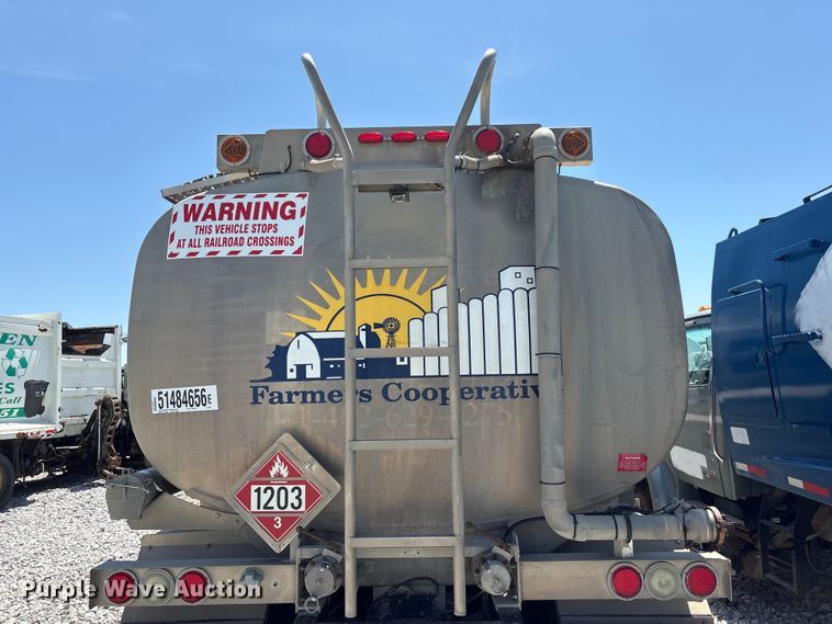 image for item YA3627 2017 Freightliner 114SD fuel truck