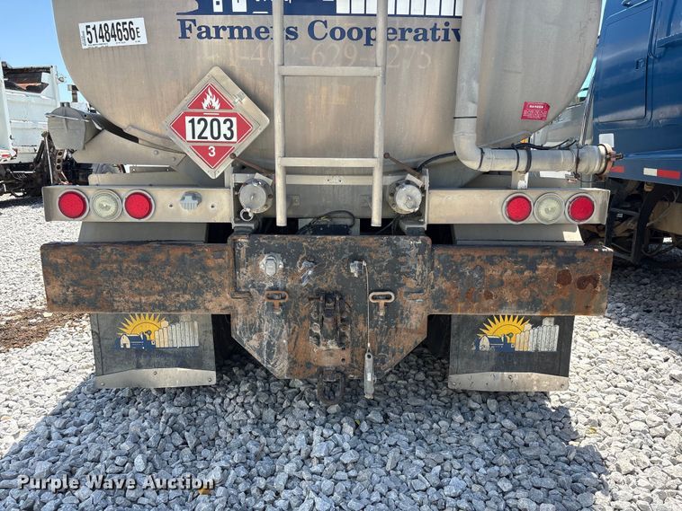 image for item YA3627 2017 Freightliner 114SD fuel truck