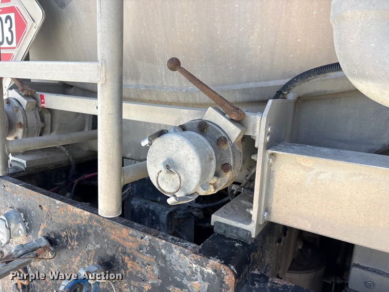 image for item YA3627 2017 Freightliner 114SD fuel truck