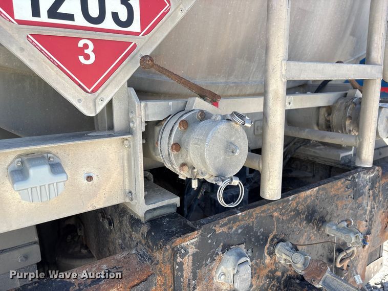 image for item YA3627 2017 Freightliner 114SD fuel truck