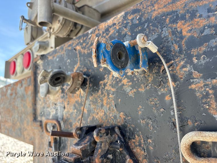 image for item YA3627 2017 Freightliner 114SD fuel truck
