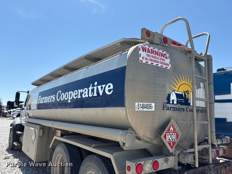image for item YA3627 2017 Freightliner 114SD fuel truck