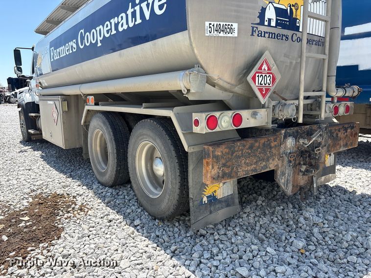 image for item YA3627 2017 Freightliner 114SD fuel truck