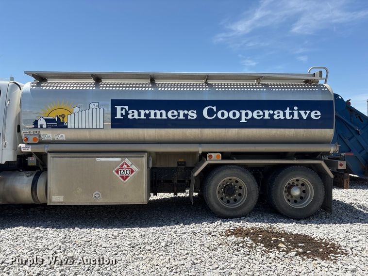 image for item YA3627 2017 Freightliner 114SD fuel truck